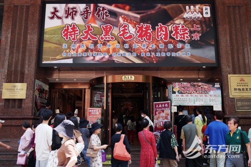 端午臨近南京路又排長隊，糟香腸肉粽、腐乳大肉粽你喜歡哪款(圖1)