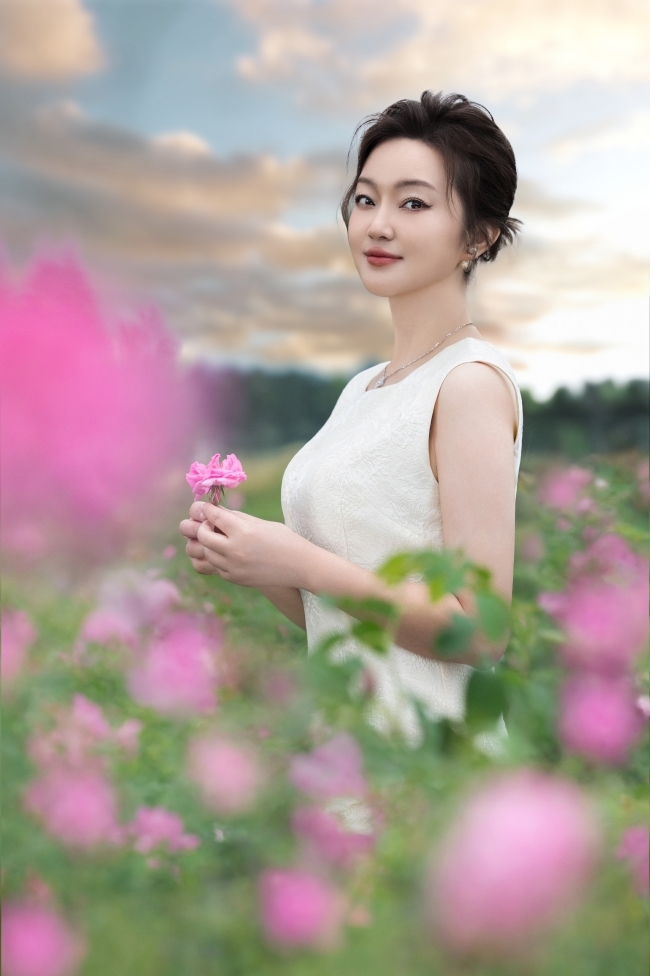 玫莉蔻十二載的熱愛與追求，展現(xiàn)了玫瑰護膚的絢爛之美(圖2)