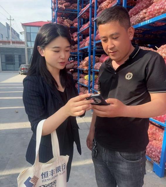 火熱吸金債基頻現(xiàn)資金“抽身”