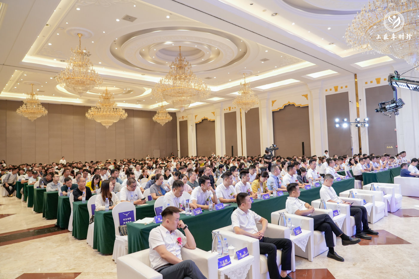 “守正創(chuàng)新 傳承致遠 融合共贏”第一屆特色灸法傳承與創(chuàng)新大會在鄭州隆重舉行 (圖4) “守正創(chuàng)新 傳承致遠 融合共贏”第一屆特色灸法傳承與創(chuàng)新大會在鄭州隆重舉行 (圖4)